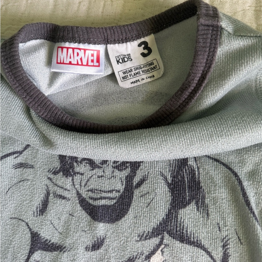 Cotton on kids hulk pj set - Picture 2 of 3